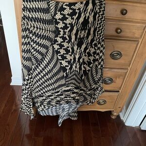 Chic Black and beige Patterned Skirt